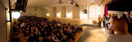 Zadovoljni igralci in publika na premieri